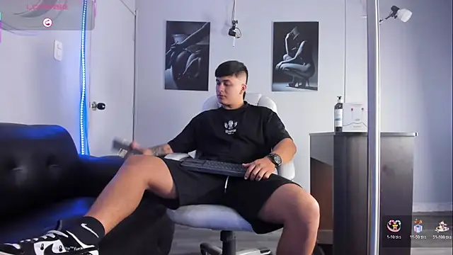 Snapshot of Cristopher_strong chatting on 18, 2, 2026 Cristopher strong online show from 18, 2, 2026