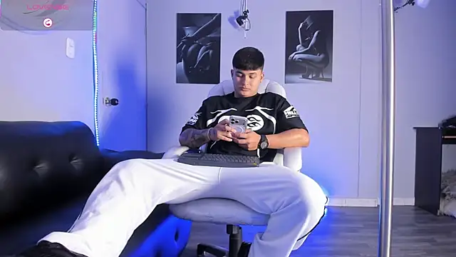 Snapshot of Cristopher_strong chatting on 25, 2, 2026 Cristopher strong online show from 25, 2, 2026