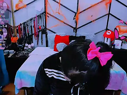 Snapshot of AlanaLuck chatting on 4, 10, 2025 AlanaLuck online show from 4, 10, 2025