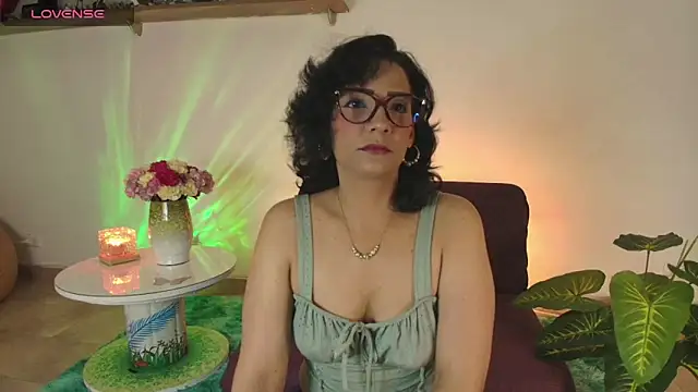 Elliee  online show from 28, 2, 2025