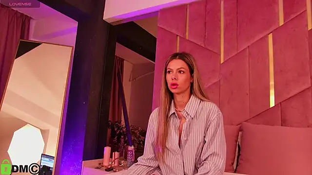 AllenaMoon online show from 8, 9, 2025