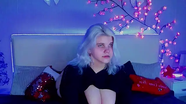 JoannLowe online show from 22, 12, 2025