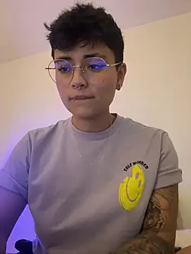 Ashley Chriss online show from 22, 2, 2025