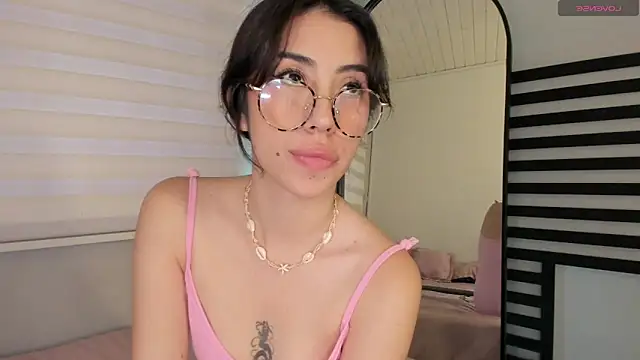 Catyloves online show from 6, 10, 2025