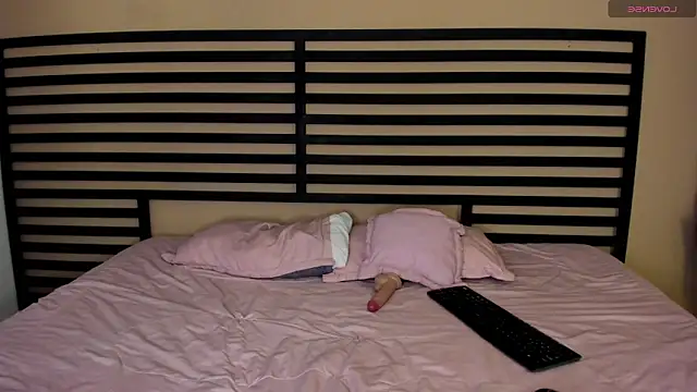 Catyloves online show from 6, 11, 2025