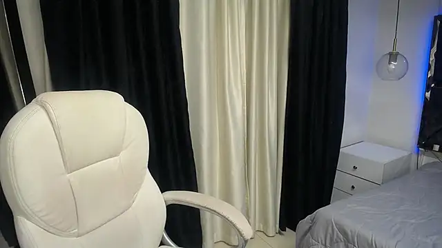 Snapshot of ailyn_miranda chatting on 11, 3, 2025 ailyn miranda online show from 11, 3, 2025