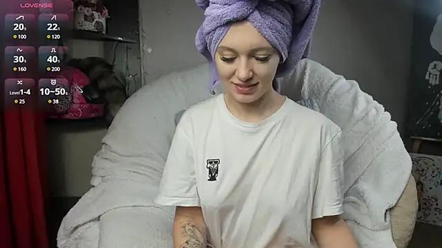 foxy blond online show from 25, 2, 2025