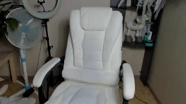 foxy blond online show from 10, 9, 2025