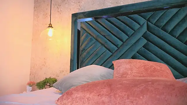 Lucy Vega online show from 25, 9, 2025