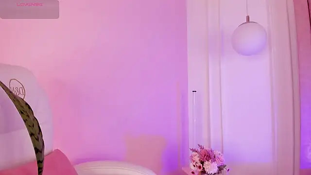 Lucy Vega online show from 30, 10, 2025