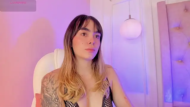 Lucy Vega online show from 14, 11, 2025