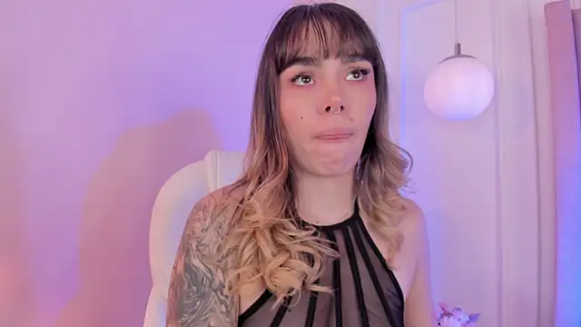 Lucy Vega online show from 5, 12, 2025