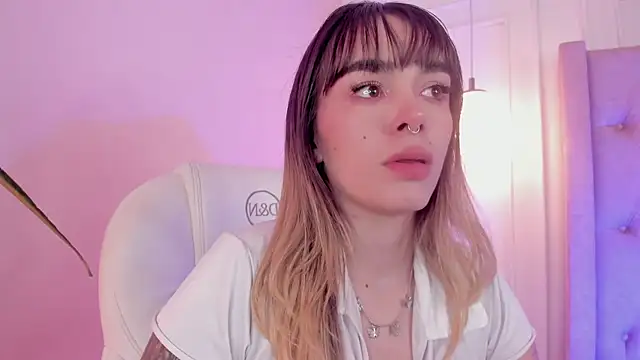 Lucy Vega online show from 15, 12, 2025