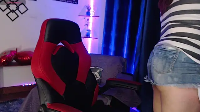 Scarlette thoms online show from 2, 11, 2025