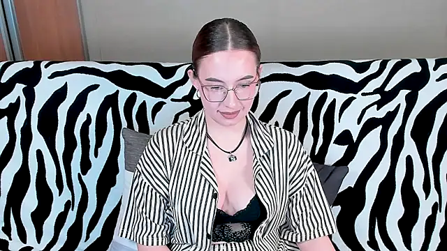 VeronikaKissuchi online show from 8, 1, 2025