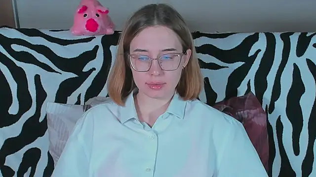 VeronikaKissuchi online show from 5, 3, 2025