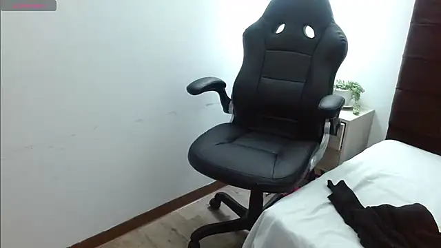 AlexandraJones  online show from 13, 9, 2025