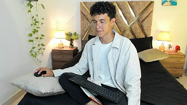 nickolas moon online show from 29, 10, 2025