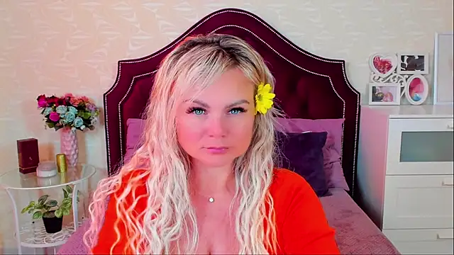 Snapshot of candy_queeen chatting on 22, 3, 2025 candy queeen online show from 22, 3, 2025