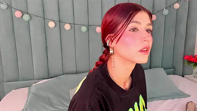 Snapshot of AnnyCherry_ chatting on 5, 3, 2025 AnnyCherry online show from 5, 3, 2025