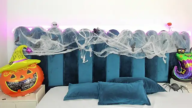 Snapshot of AnnyCherry_ chatting on 29, 10, 2025 AnnyCherry online show from 29, 10, 2025