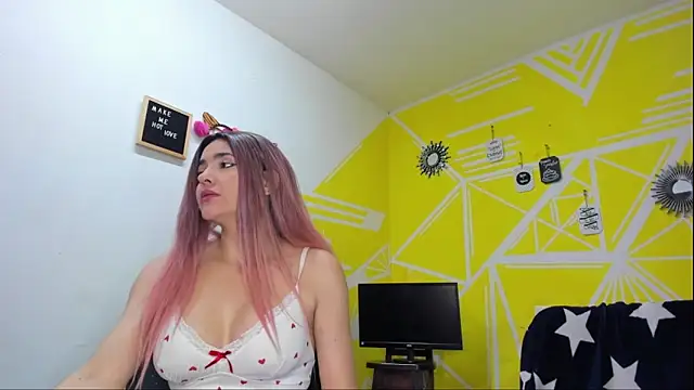 Nikolle Rouss online show from 3, 2, 2026