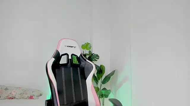 Adriennesexxx online show from 9, 2, 2025