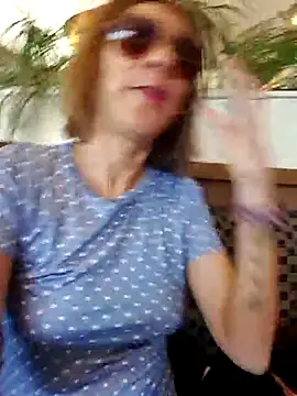 Lunababymylove online show from 8, 3, 2025