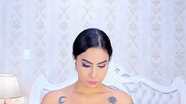 GiahDaniels online show from 4, 12, 2024