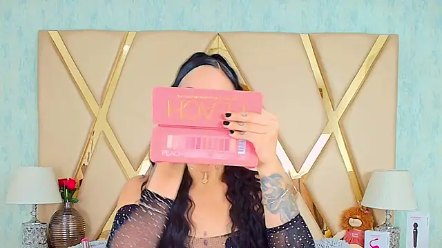 GiahDaniels online show from 26, 2, 2025