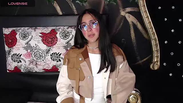 Snapshot of ling_ling24 chatting on 23, 12, 2024 ling ling24 online show from 23, 12, 2024