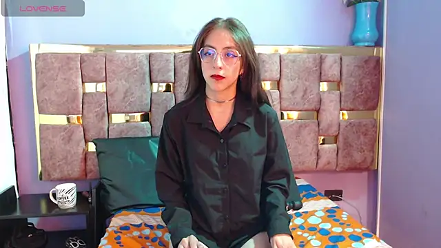 Snapshot of ling_ling24 chatting on 5, 3, 2025 ling ling24 online show from 5, 3, 2025