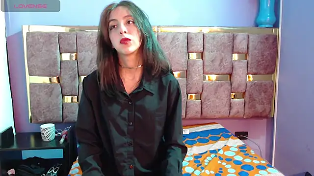 Snapshot of ling_ling24 chatting on 5, 3, 2025 ling ling24 online show from 5, 3, 2025