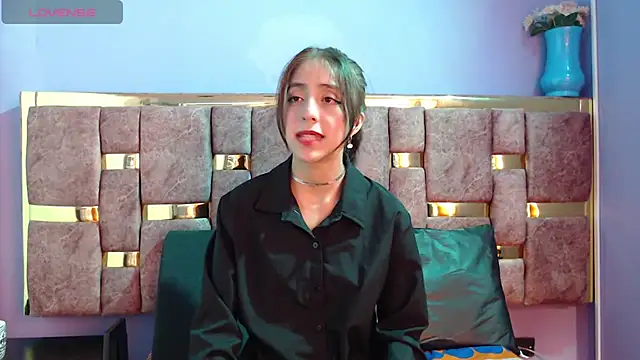 Snapshot of ling_ling24 chatting on 5, 3, 2025 ling ling24 online show from 5, 3, 2025