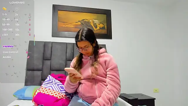 Snapshot of Vahiolet_smith chatting on 14, 7, 2026 Vahiolet smith online show from 14, 7, 2026