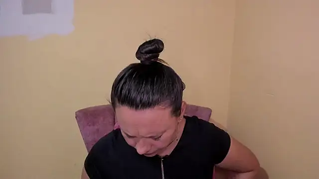 Snapshot of lauraguzman chatting on 17, 7, 2026 lauraguzman online show from 17, 7, 2026