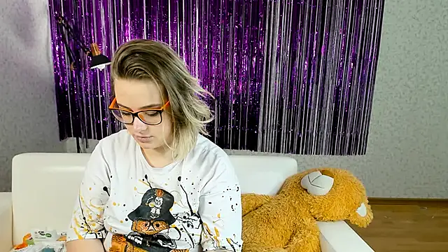 Seductive She Wolf online show from 1, 3, 2025