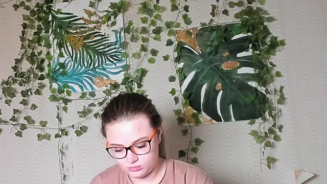 Seductive She Wolf online show from 6, 10, 2025