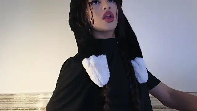 Sophia Cambpell online show from 2, 12, 2025