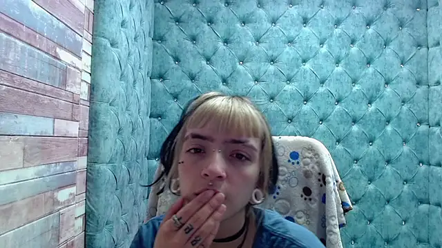 Samantha Smiith online show from 30, 10, 2025