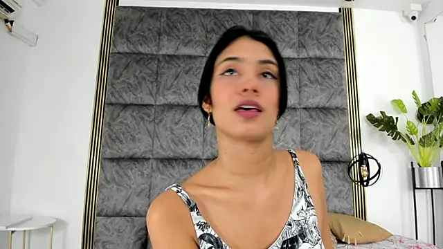 LaurenRodriiguez online show from 6, 2, 2025