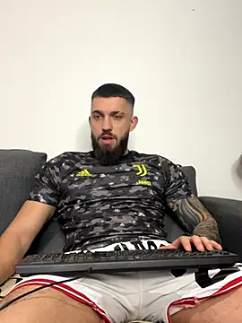 Snapshot of LoveIsBlind_ chatting on 31, 10, 2025 LoveIsBlind  online show from 31, 10, 2025