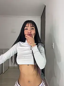 lina pink online show from 11, 11, 2025