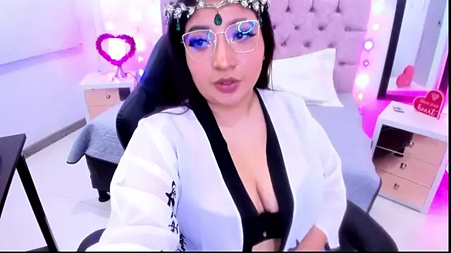 Emma monserrat online show from 28, 2, 2025