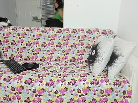 Emma Jnes online show from 12, 2, 2025