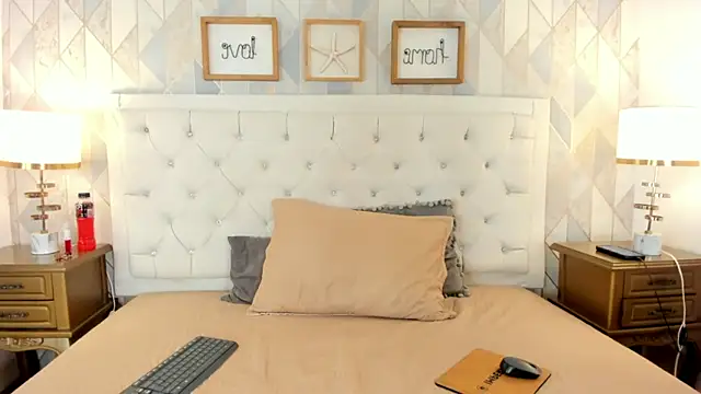 SamanthaFerrer   online show from 20, 12, 2025