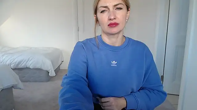 Mallinia online show from 4, 2, 2025