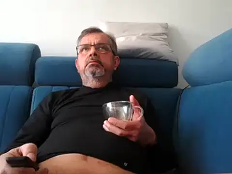 Snapshot of axecoman60 chatting on 16, 2, 2025 axecoman60 online show from 16, 2, 2025