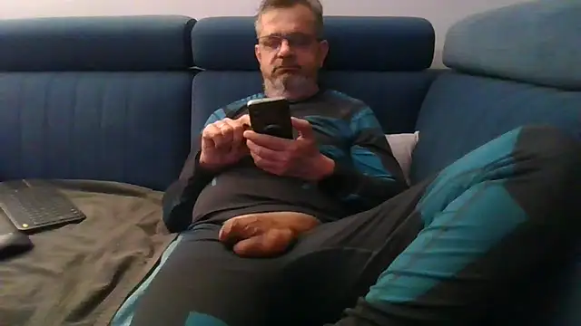 Snapshot of axecoman60 chatting on 10, 3, 2025 axecoman60 online show from 10, 3, 2025