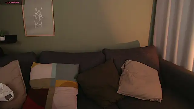 Bellla Haddid online show from 29, 1, 2025